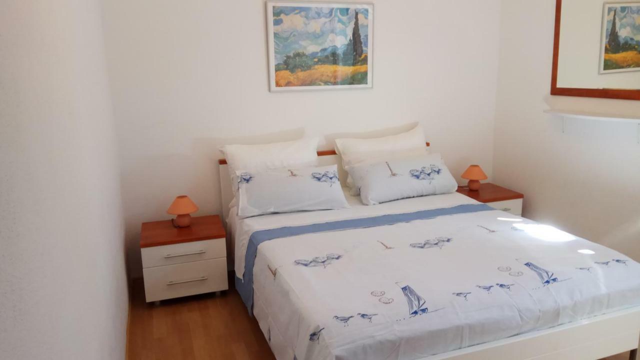 Apartments Marcic Bol Exterior photo